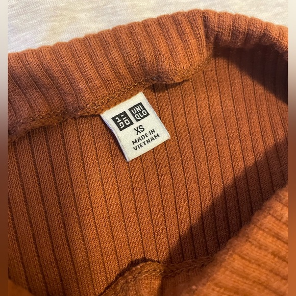 Uniqlo half sleeve / short-sleeve high neck ribbed t-shirt, Size XS, Orange - Picture 3 of 5